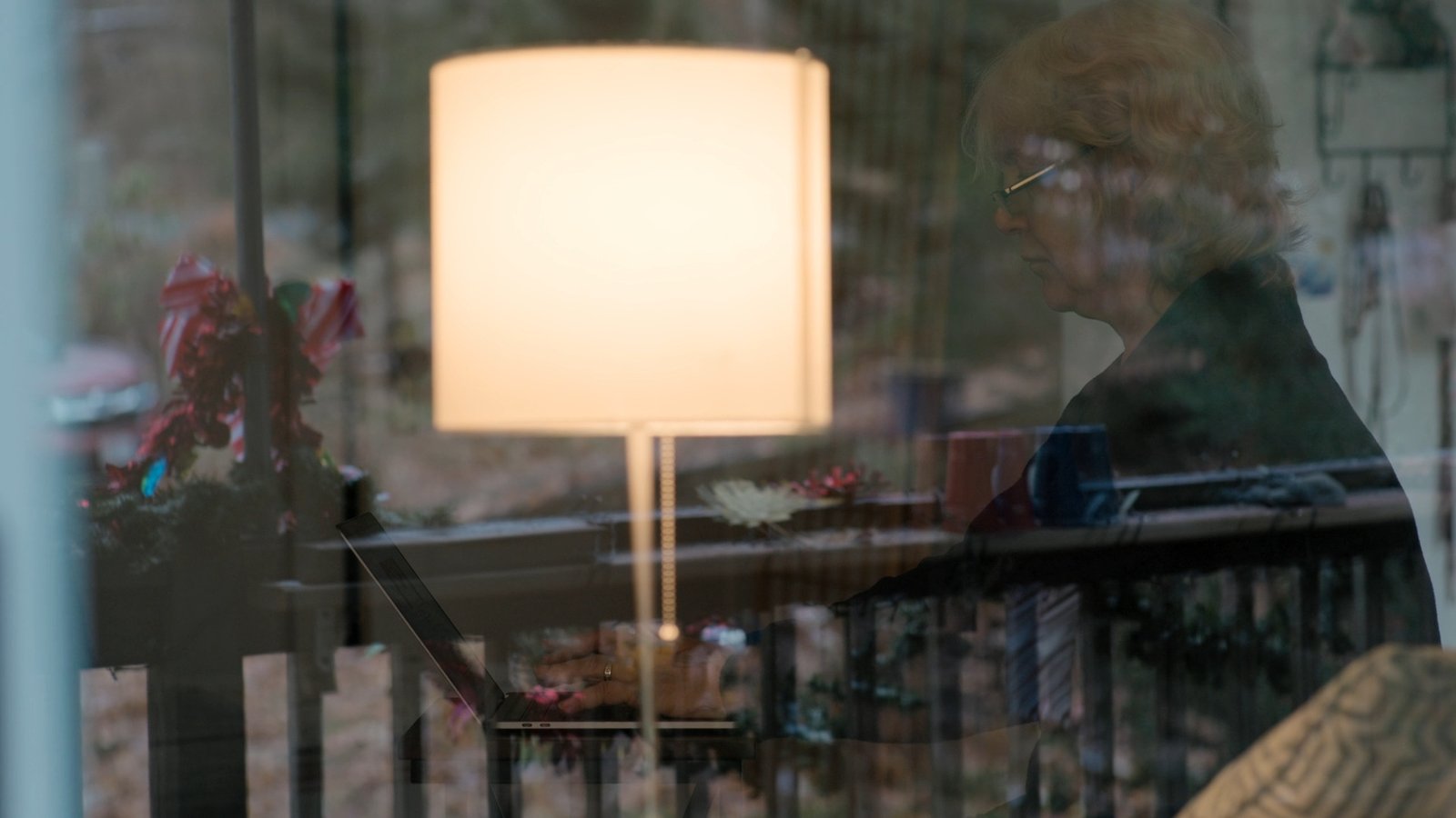 into.the.fire.the.lost.daughter.s01e01.1080p.web.h264 edith 00.09.08.000